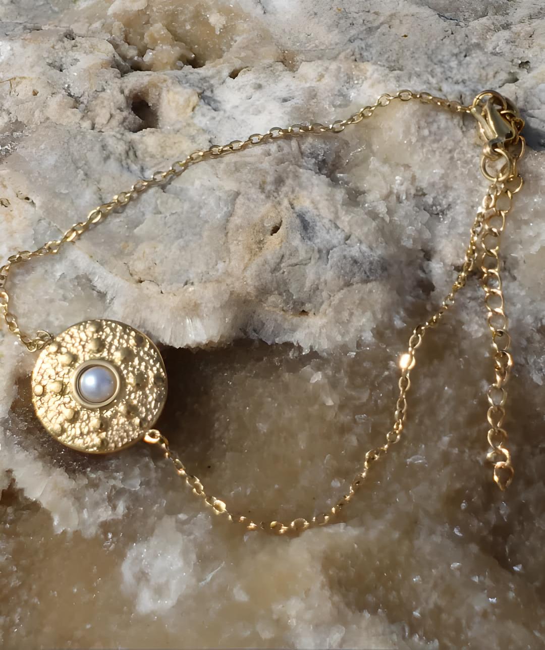 Circular Bracelet with Pearl